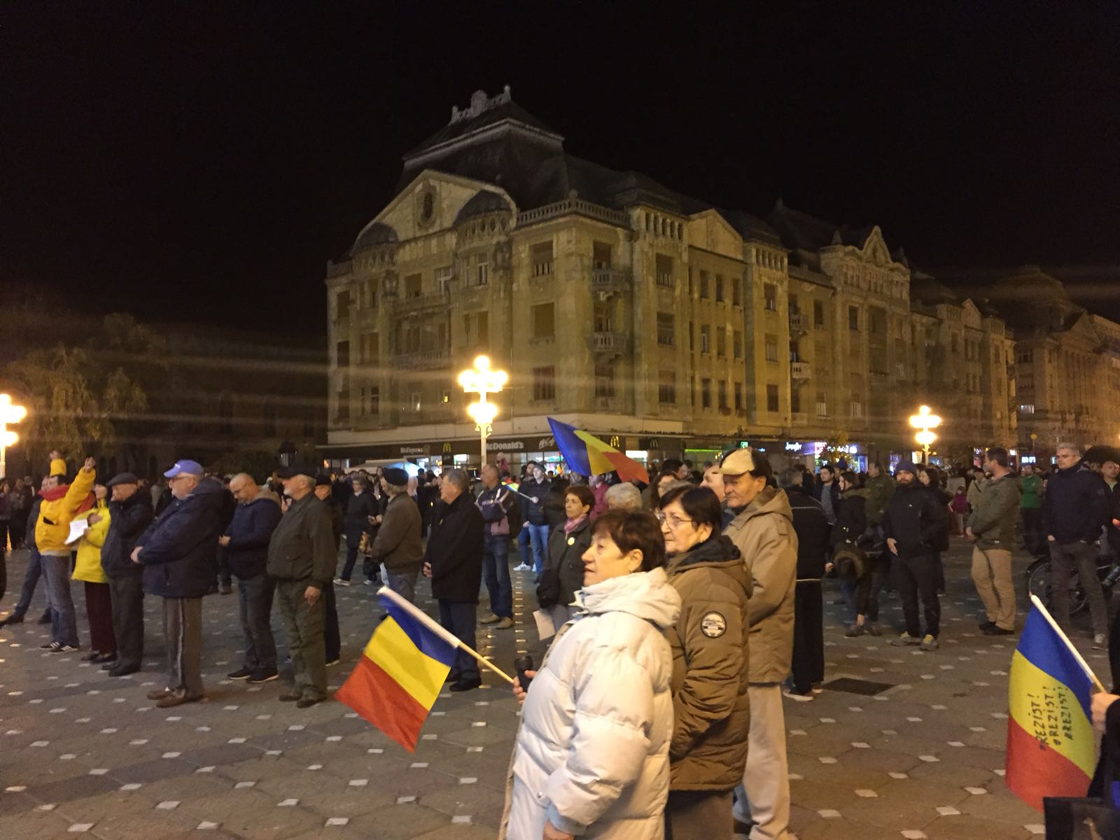 UPDATE: Proteste mai multe orașe din țară față de modificarea legilor justiției. Oamenii au ținut un moment de reculegere în memoria victimelor din Colectiv | FOTO&VIDEO