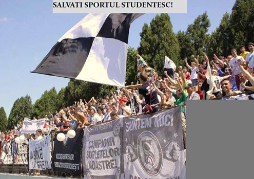 Sportul Studențesc, gașca nebună a fotbalului românesc, împlinește astăzi 100 de ani de la înființare. Momentul festiv este, de fapt, unul comemorativ! Gruparea bucureșteană își blesteamă zilele în anonimatul ligii a IV-a! Cel care a pus-o pe butuci este Vasile Șiman! Și Mircea Sandu este resemnat: ”E moartă, noi să fim sănătoși!” / GALERIE FOTO
