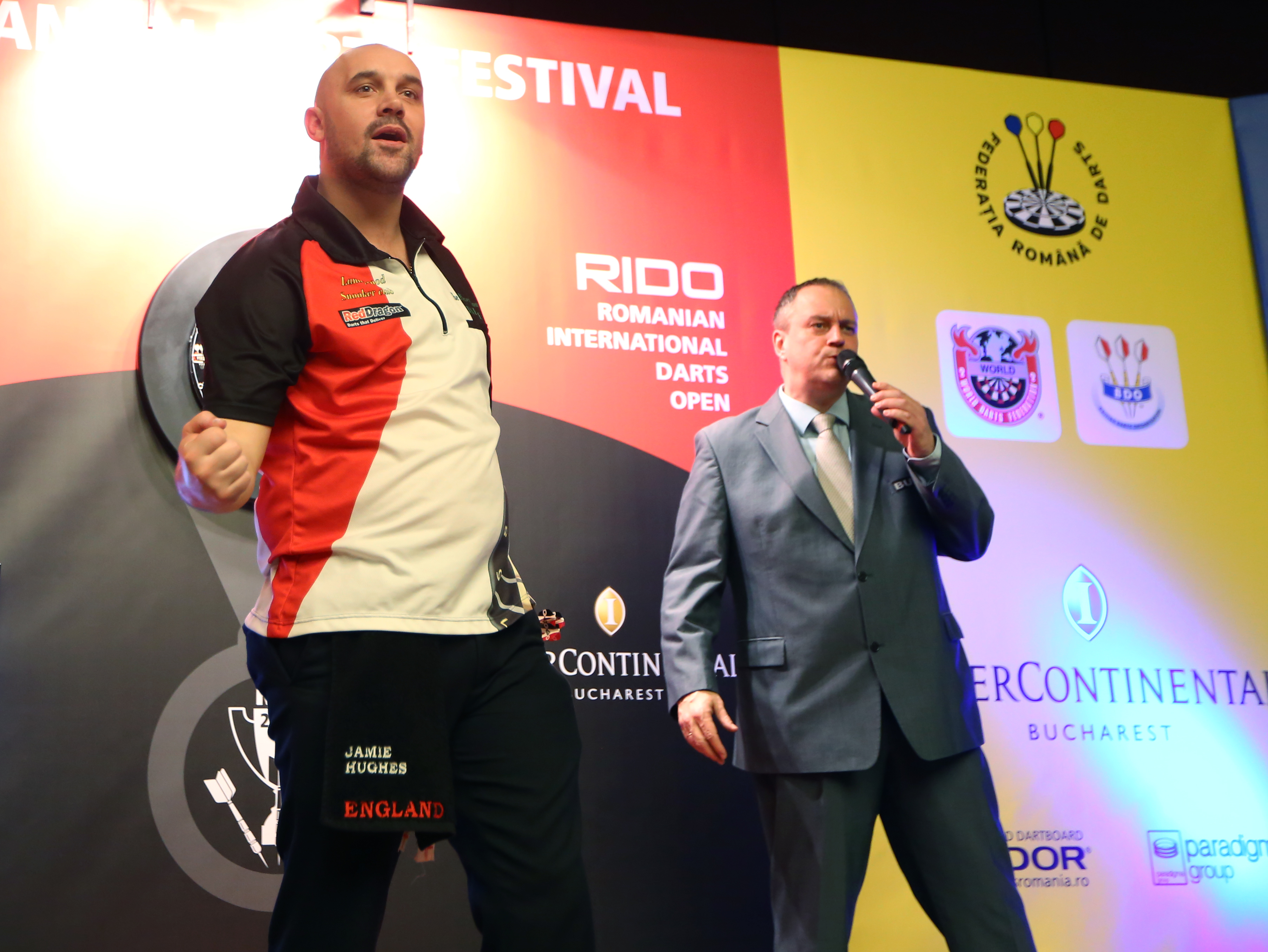 Cei mai tari țintași! Romanian Darts Festival - peste 350 de jucători profesionişti din Europa, la București. Jamie Hughes și Annette Tillborn, învingători