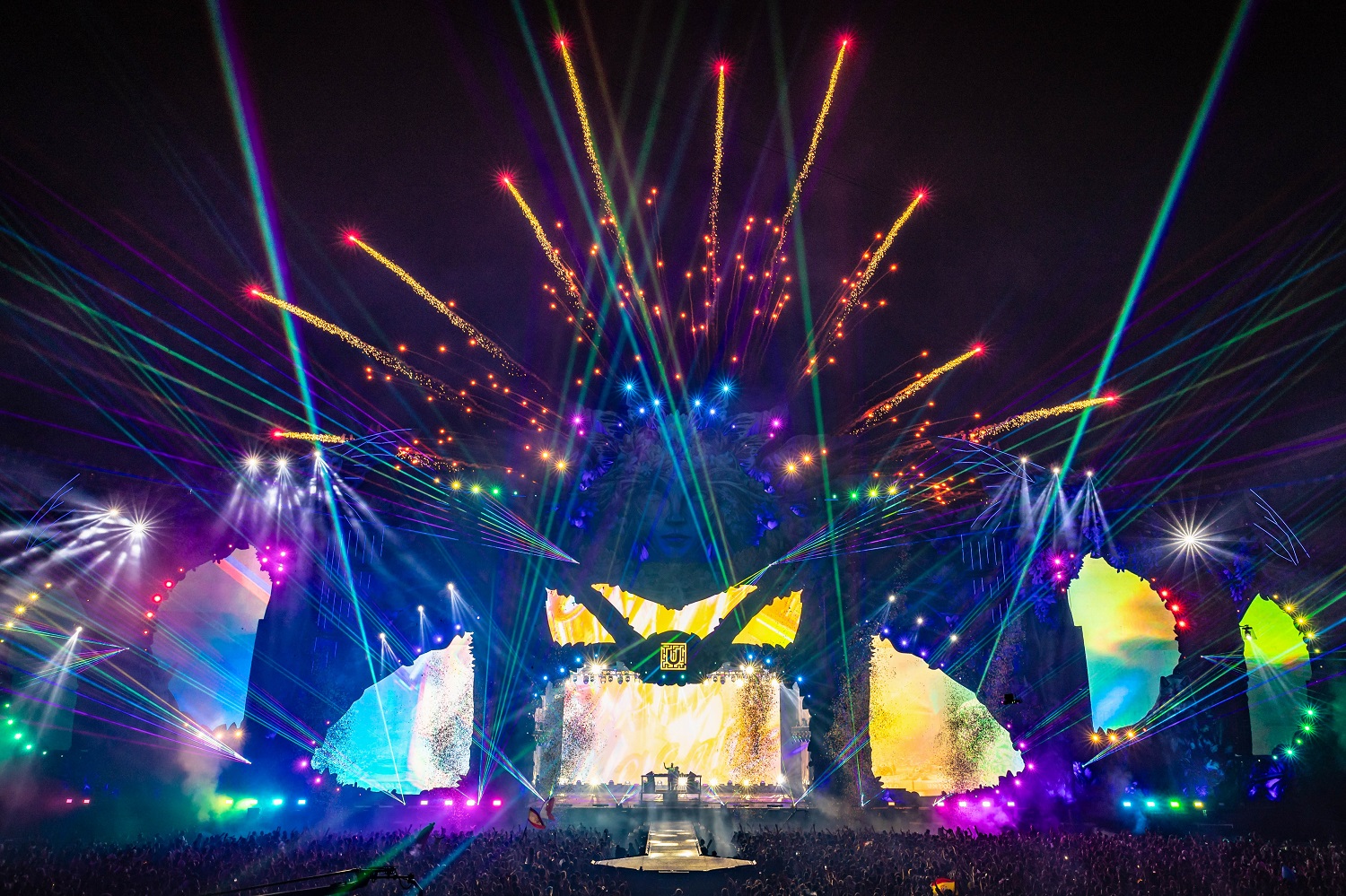 Câți oameni au fost la UNTOLD 2024, în prima zi de festival. Irina Rimes a fost invitată pe scenă de Steve Aoki