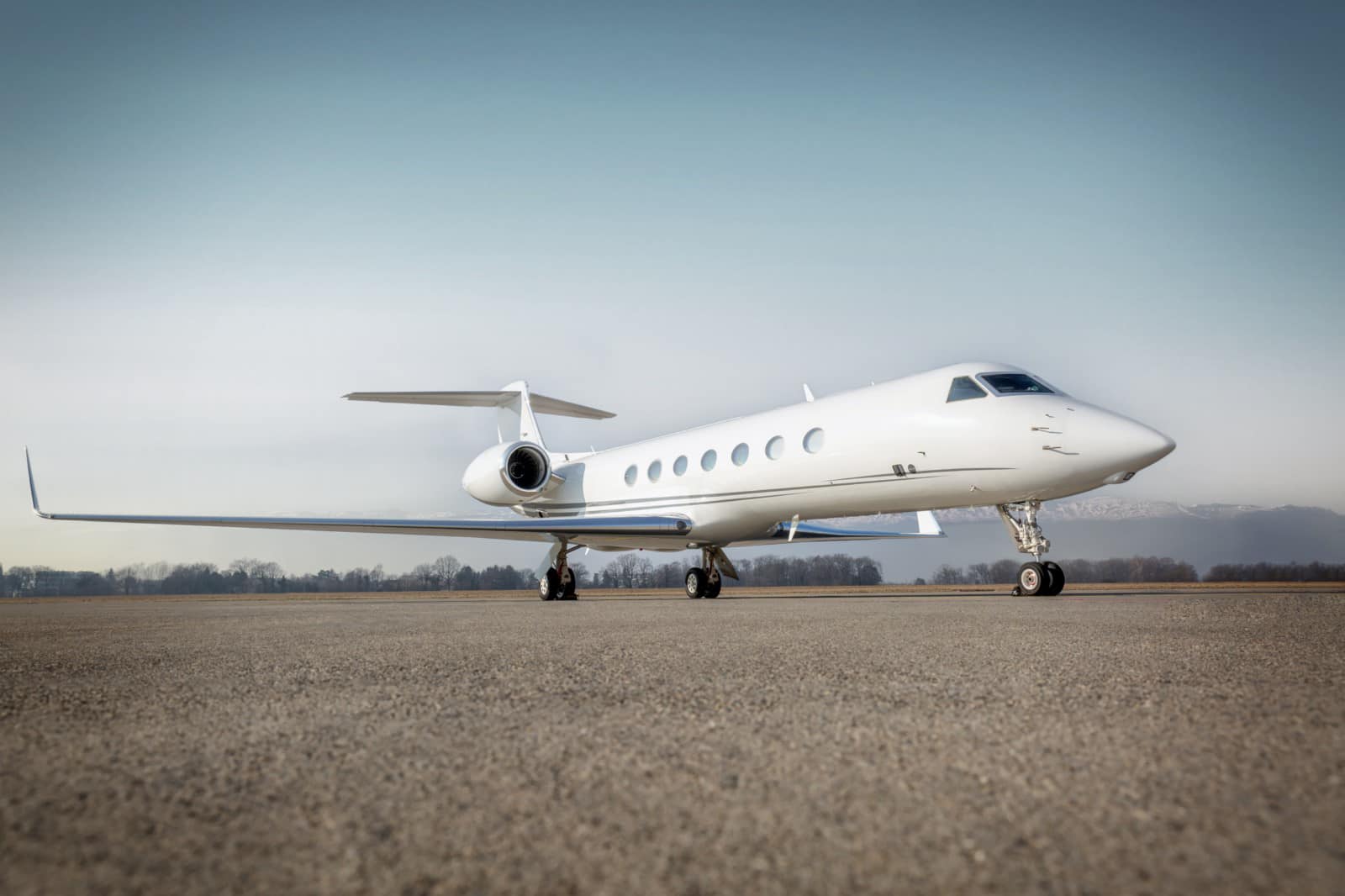 Cum arată avionul de lux cu care zboară Iohannis în Emiratele Arabe. Aeronava, închiriată tot de la firma luxemburgheză