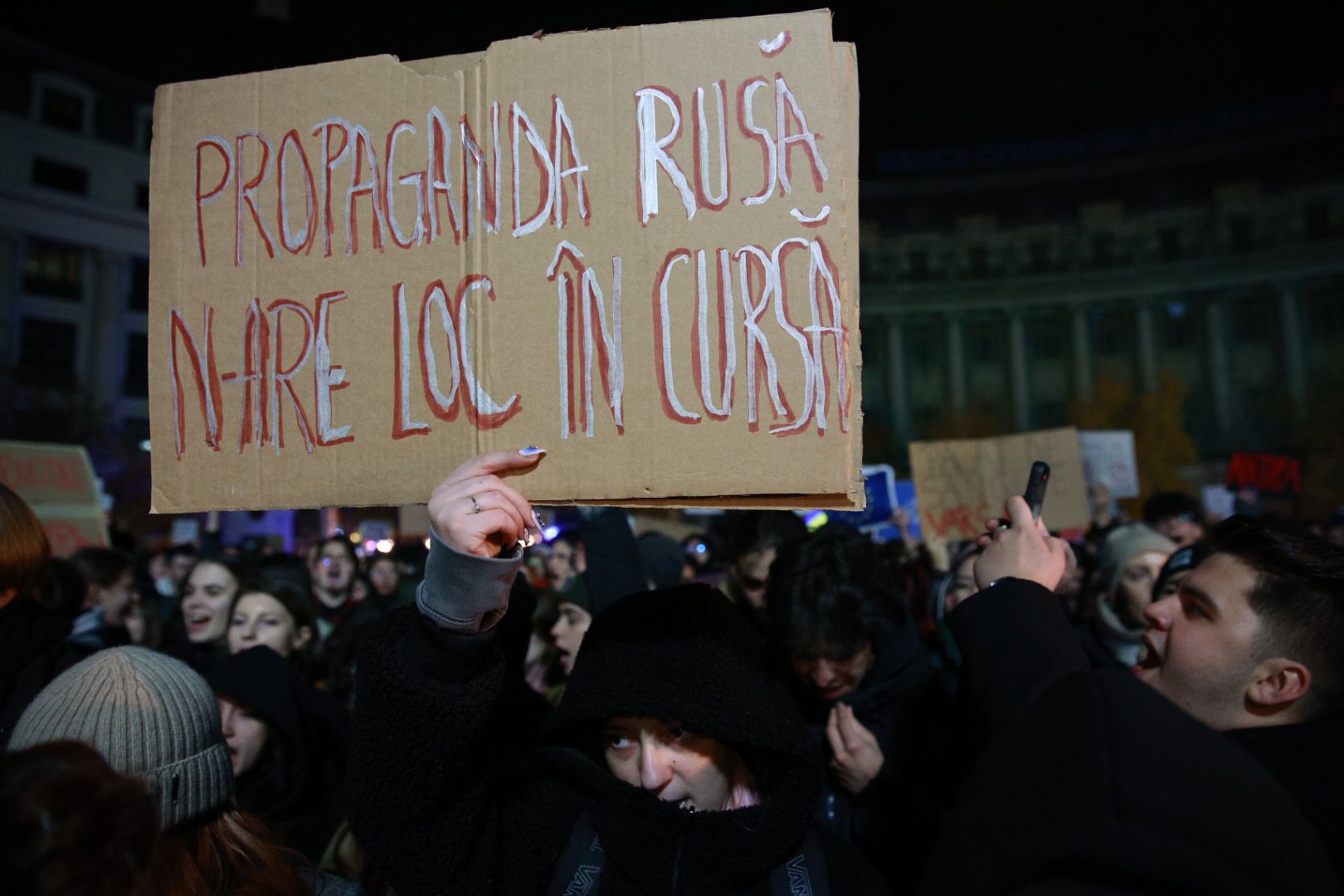 Protest la București, împotriva lui Călin Georgescu. „Vrem răspunsuri clare, nu dezinformare”