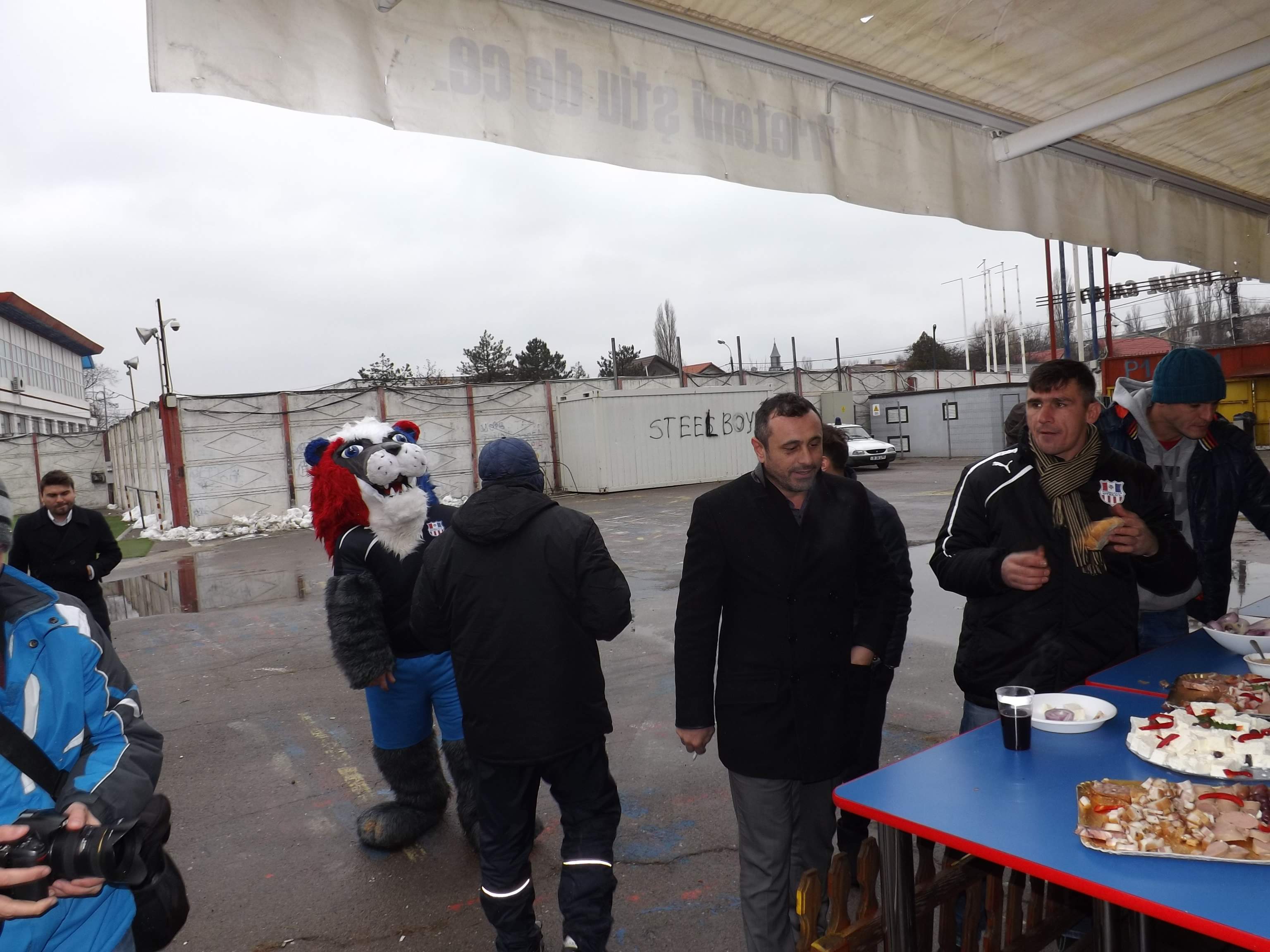 Oțelarii au tăiat porcul, dar cu atenție la siluetă! Selymes dă amenzi de 500 euro pe kilogram în plus