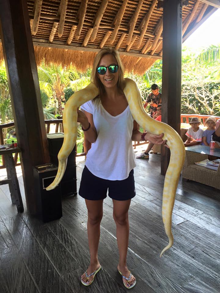 Eliza Samara a fost timidă, dar s-a tratat și a ajuns mare sportivă. Terapie cu medalii! ^Antrenorii săi vorbesc despre lungul drum al ”reginei” de la tenis de masă de la tulburările de vorbire din copilărie și emoțiile nestăvilite la titlul continental