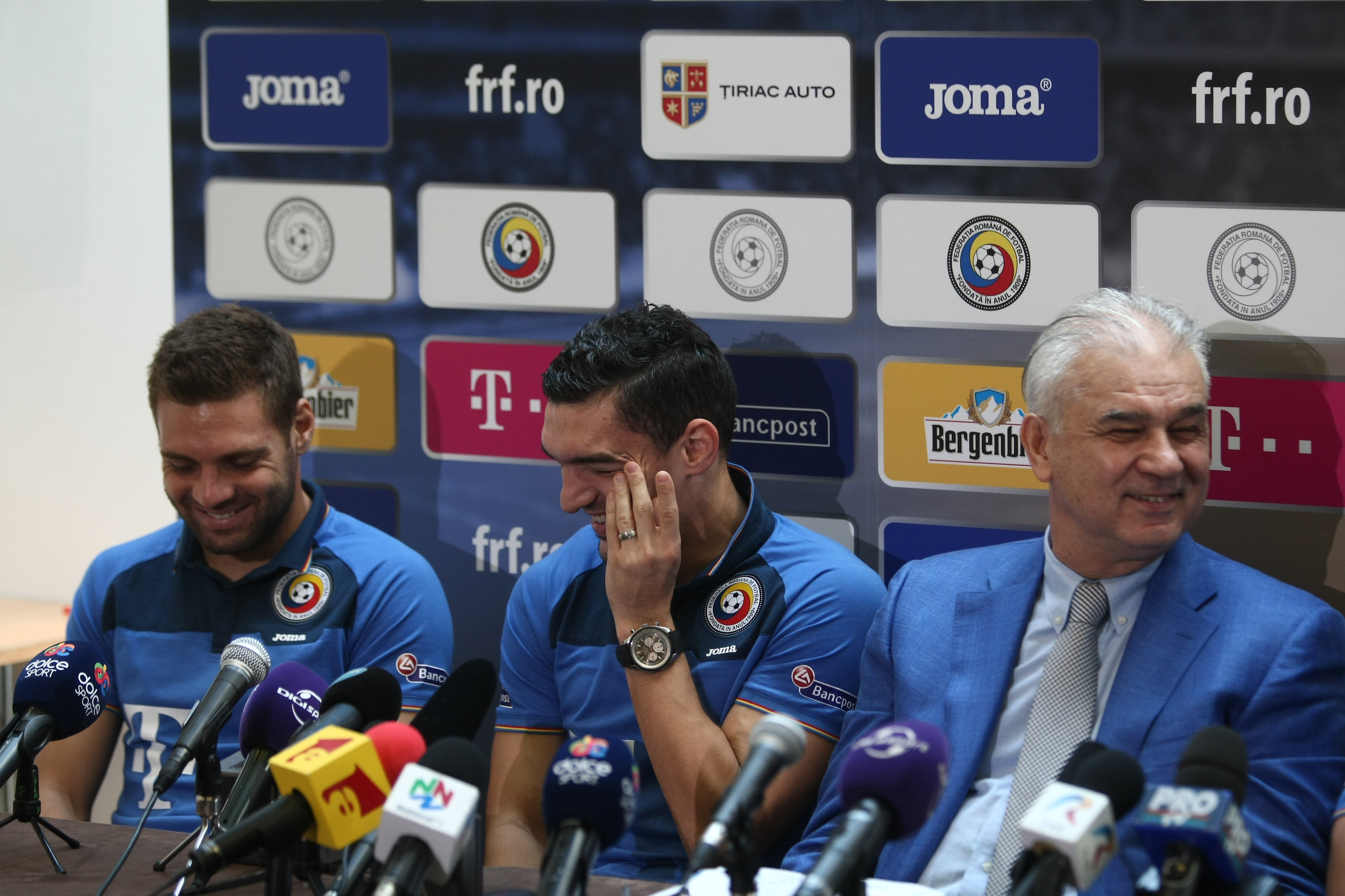 Schimb de replici fabuloase între Iordănescu și Budescu. ”Aștept să te apuci de fotbal”. ”Ce vrei, bă, cine ești?” / GALERIE FOTO