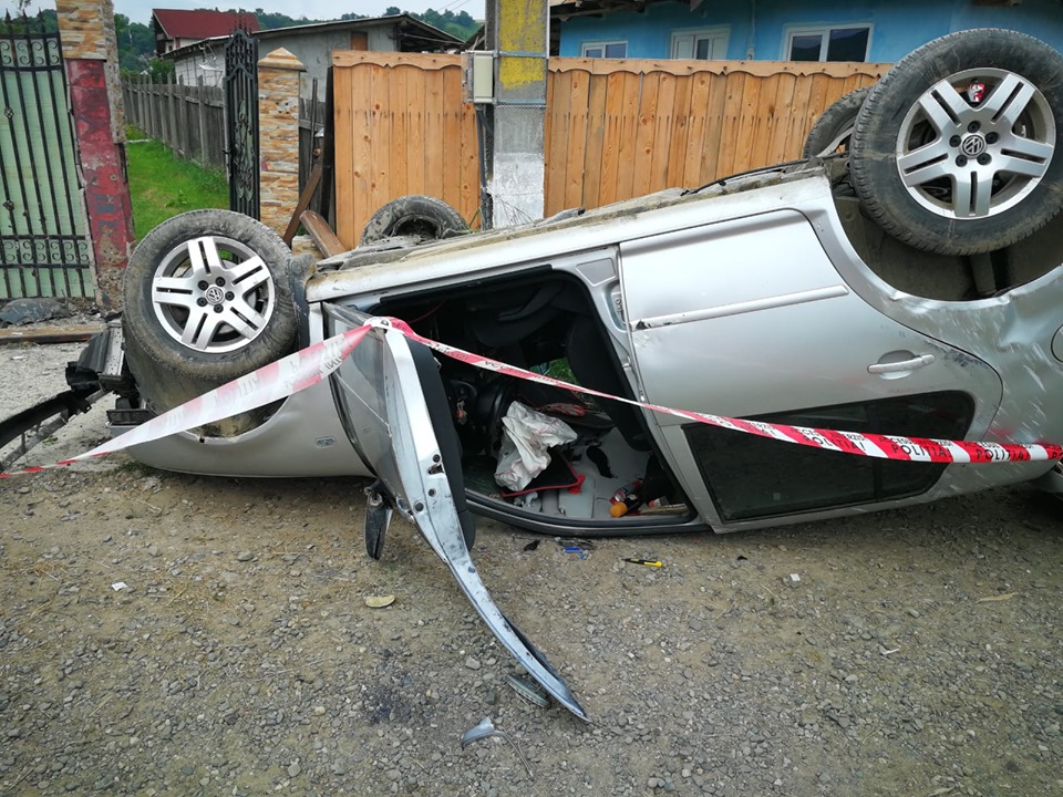 Un copil de 12 ani din Vaslui a murit după ce mașina condusă de fratele său s-a răsturnat