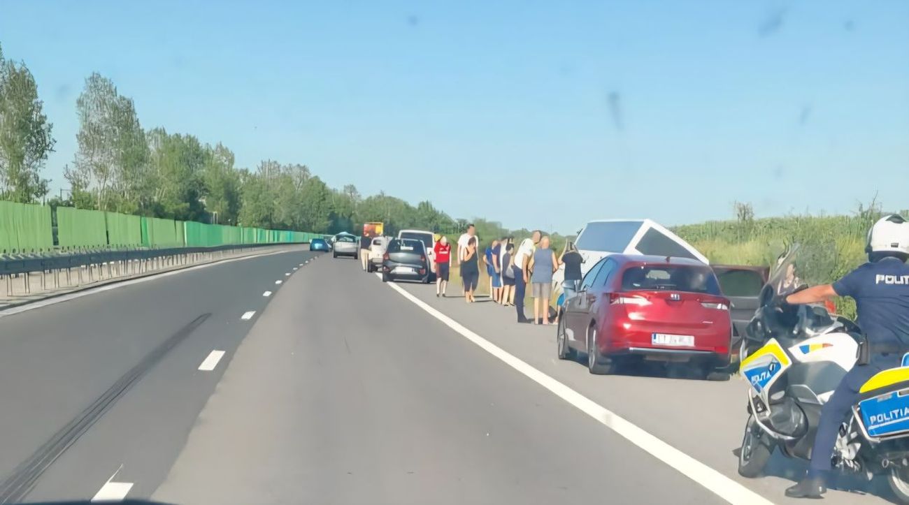 Autocar cu 22 de copii, răsturnat pe Autostrada Soarelui A2. O persoană a murit, iar un minor este în stare gravă