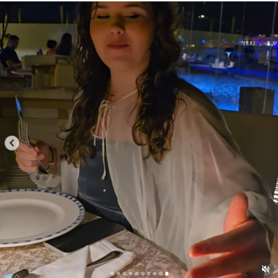 Cum a apărut Oana Roman pe plaja din Egipt, de ziua ei de naștere. Vedeta a împlinit 50 de ani. „Vedeți video! Vă mulțumesc”