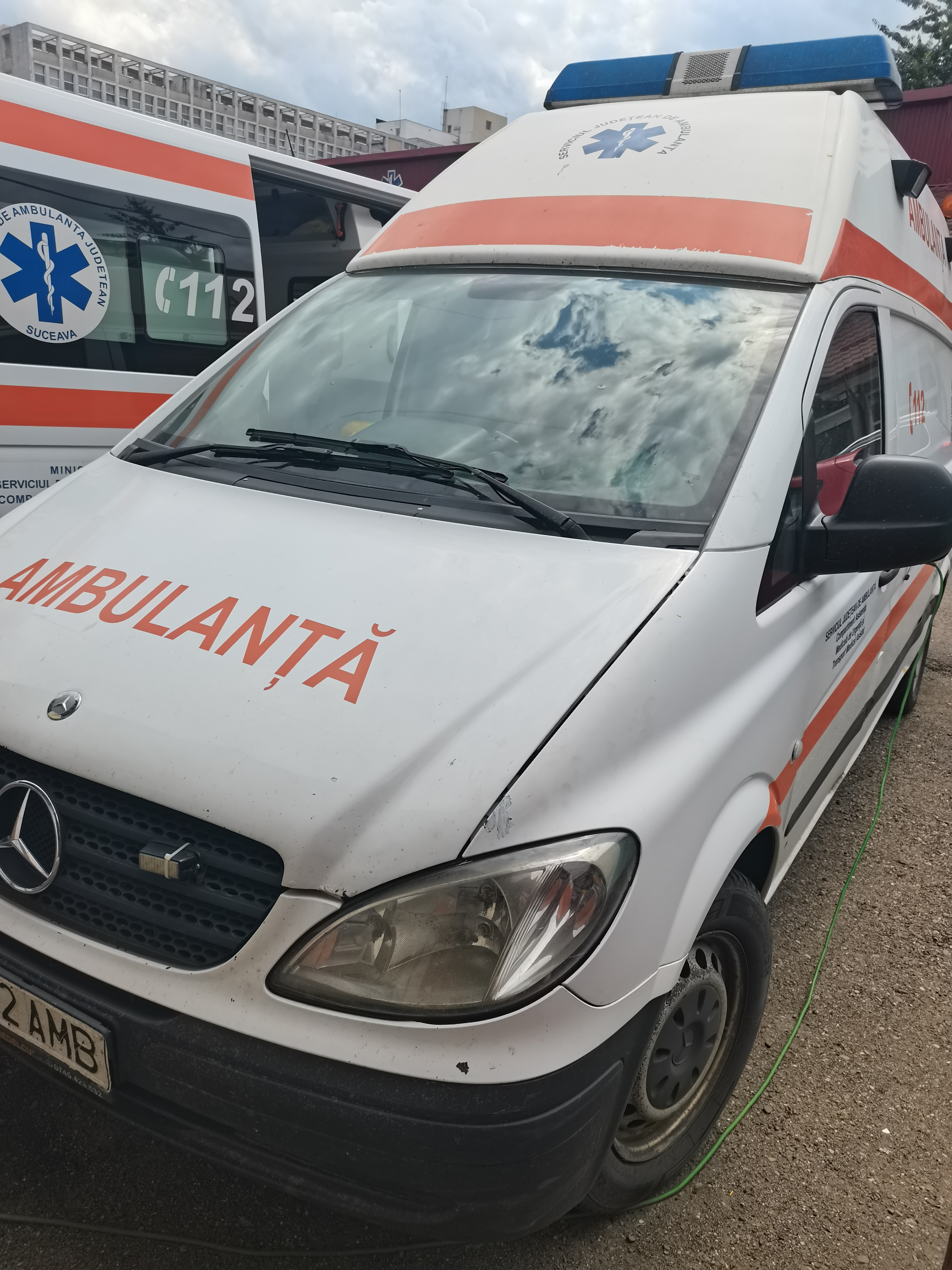 Medicii și personalul de la Salvare din toată țara ne-au trimis imagini cu ambulanțele preistorice, cu un milion de kilometri la bord