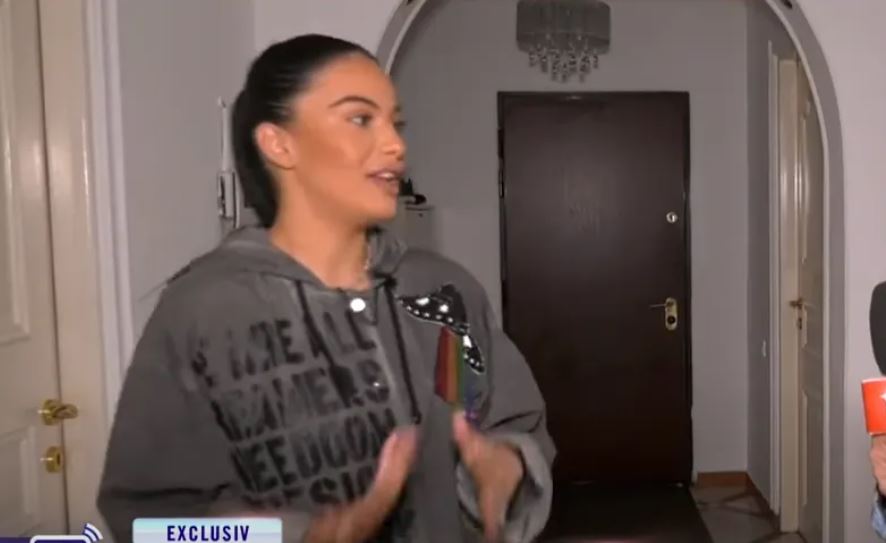 Imagini din casa în care locuiește Betty Salam. Vila are două etaje și arată ca un palat