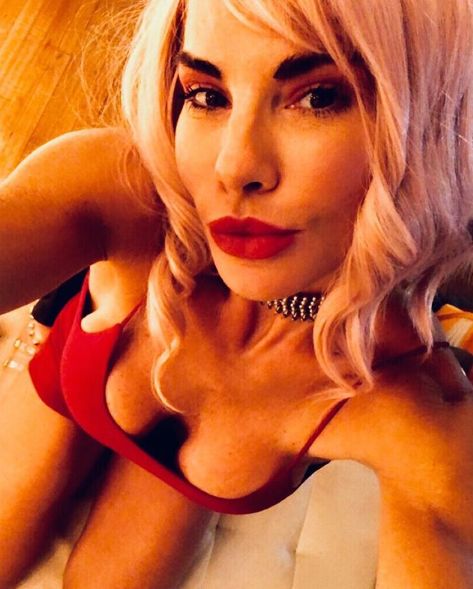 FOTO | Antrenoarea de fitness a unor celebrități de la Hollywood a fost găsită moartă în casă. Mandy Blank avea 42 de ani