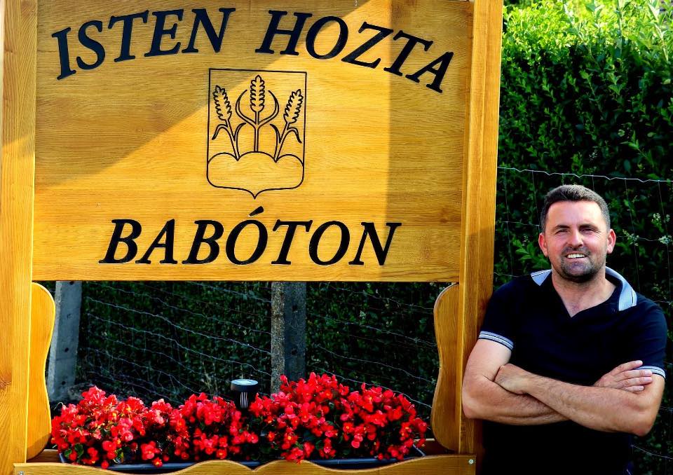 Kiderült, ki fizeti a babóti tanár Maldív-szigeteki utazását – Ez jár annak a pedagógusnak, aki megkapja az állást