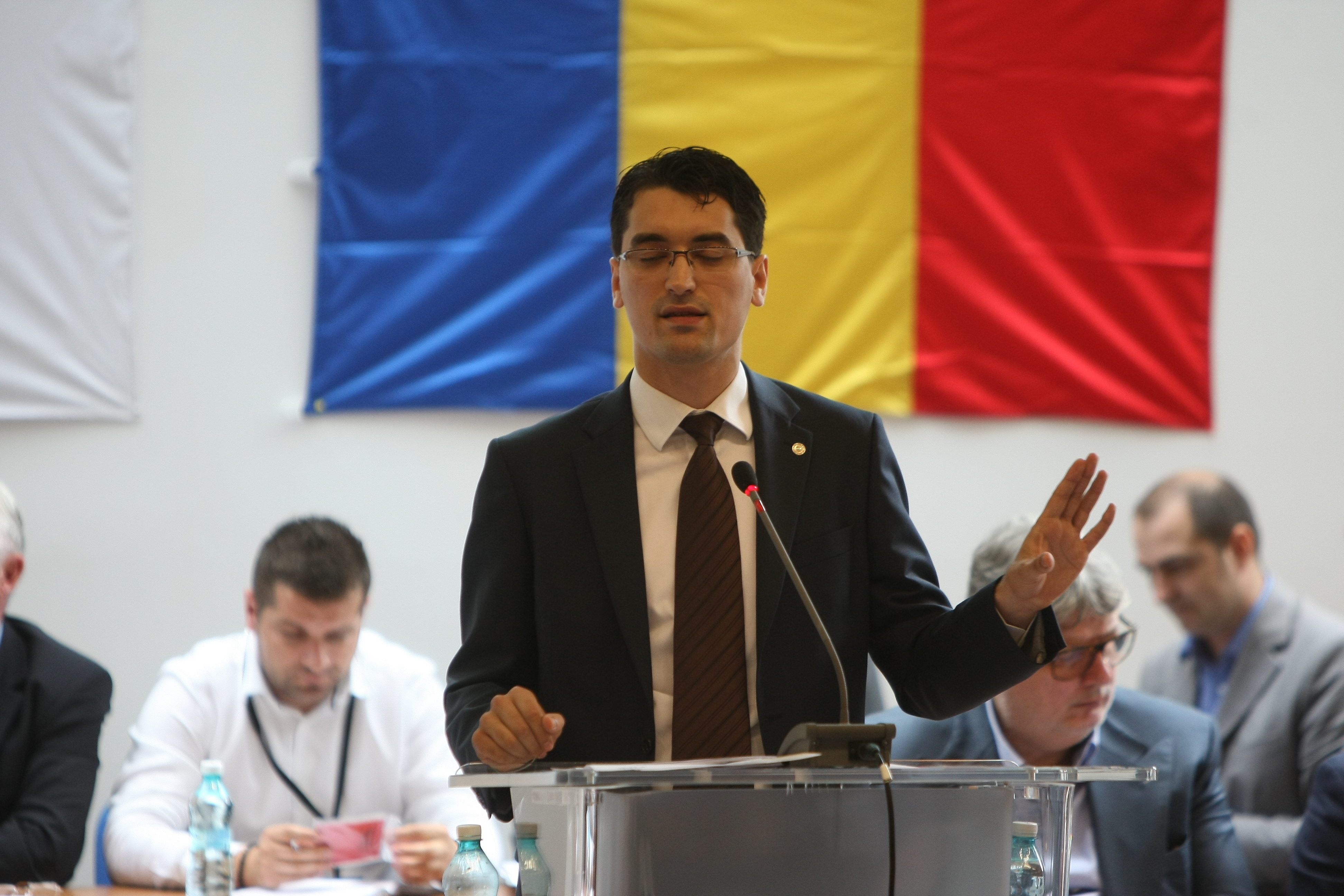 Burleanu, PE VIAŢĂ la FRF. 4 milioane €, "EVAPORAŢI". Sandu, DECAPITAT