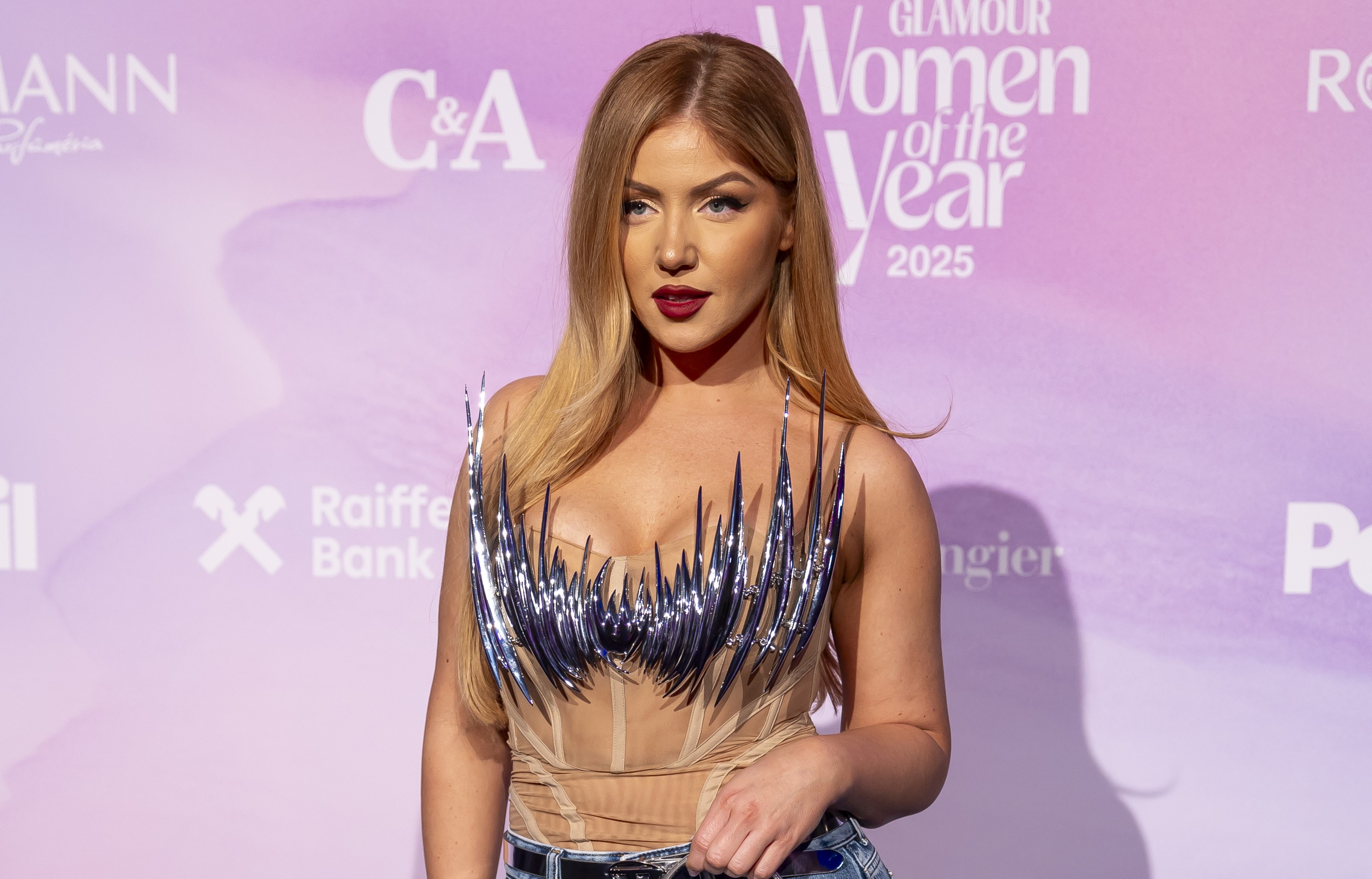 Új külsejével lepte meg rajongóit Tolvai Reni - Blikk