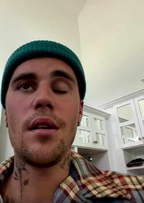 Justin Bieber nu mai doarme, nu mănâncă și trimite mesaje frenetice noaptea: „E maniac”. Hailey, soția artistului, cere disperată ajutor