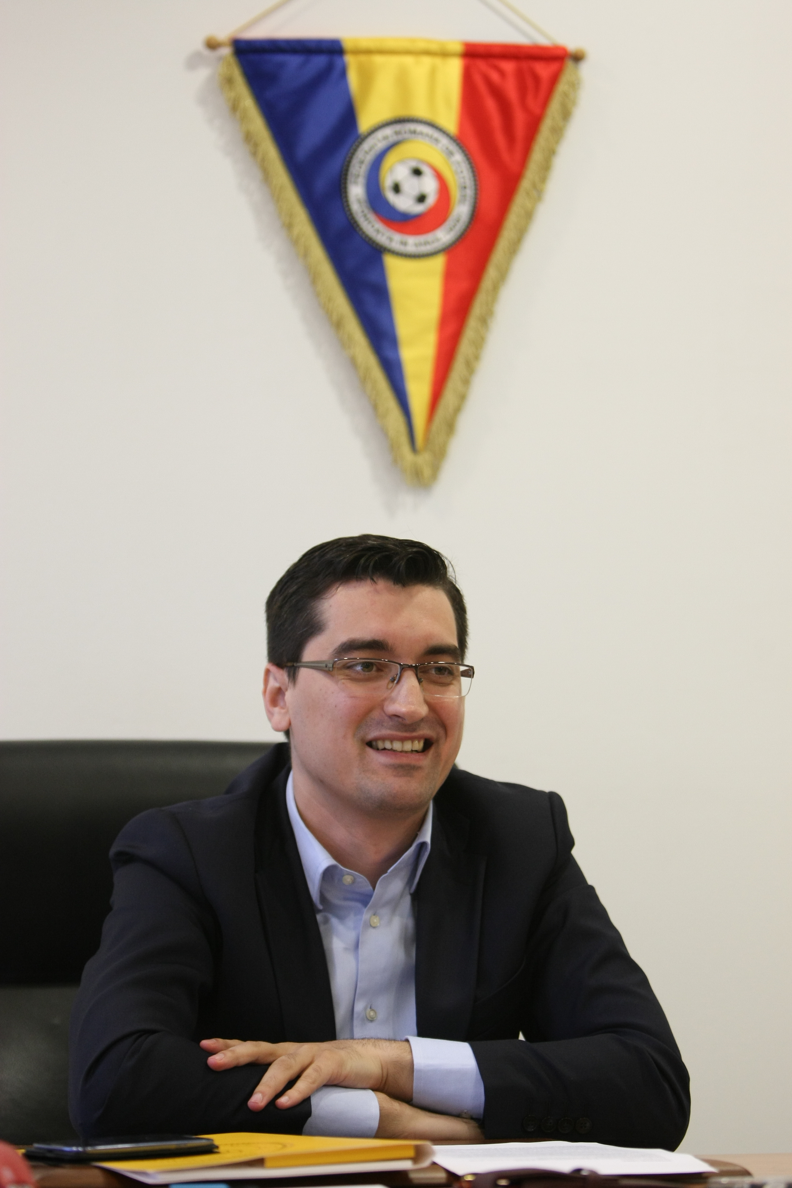 Iordănescu și-a asigurat buncărul de la Euro 2016: ”Nici măcar dronele nu vor zbura deasupra hotelului”. Burleanu: ”E inadmisibil ca o echipă din play-out să joace în Europa”. Ce face FRF cu insolvenții. Modelul sârb