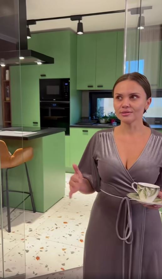 Cum arată casa pe care Mădălin Ionescu și Cristina Șișcanu au scos-o la vânzare: „Am investit ceva în bucătărie, iar aparatura este toată de ultimă generație”