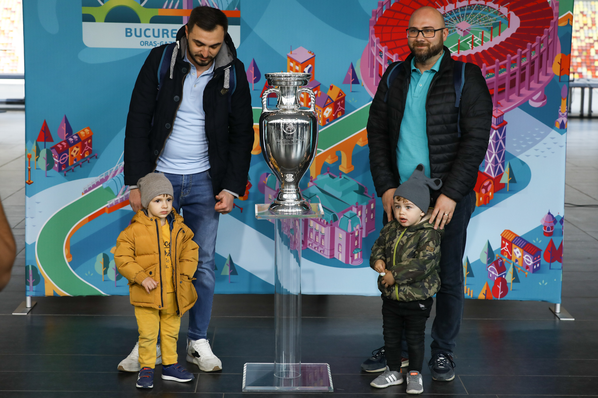 Trofeul CE 2020, la București. Cupa ”Henri Delaunay” a fost la Arena Națională. Sâmbătă, la Mega Mall | GALERIE FOTO&VIDEO