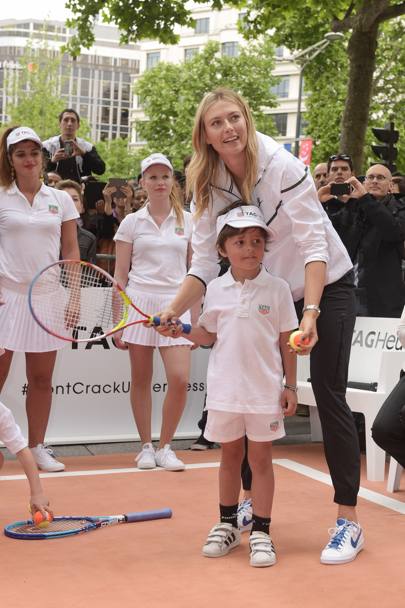 La Paris, rusoaica Maria Sharapova a dat în mintea copiilor / GALERIE FOTO