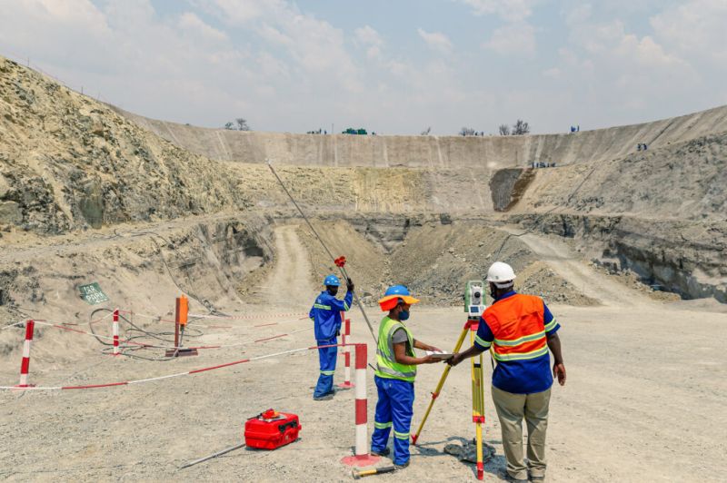Zimbabwe unlocks $100 million for a $500 million mining project with 44 million ounces in reserves