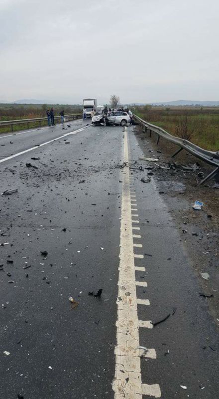 UPDATE / Trafic blocat pe DN1, în zona Porumbacu de Jos. O persoană a murit și trei au fost rănite