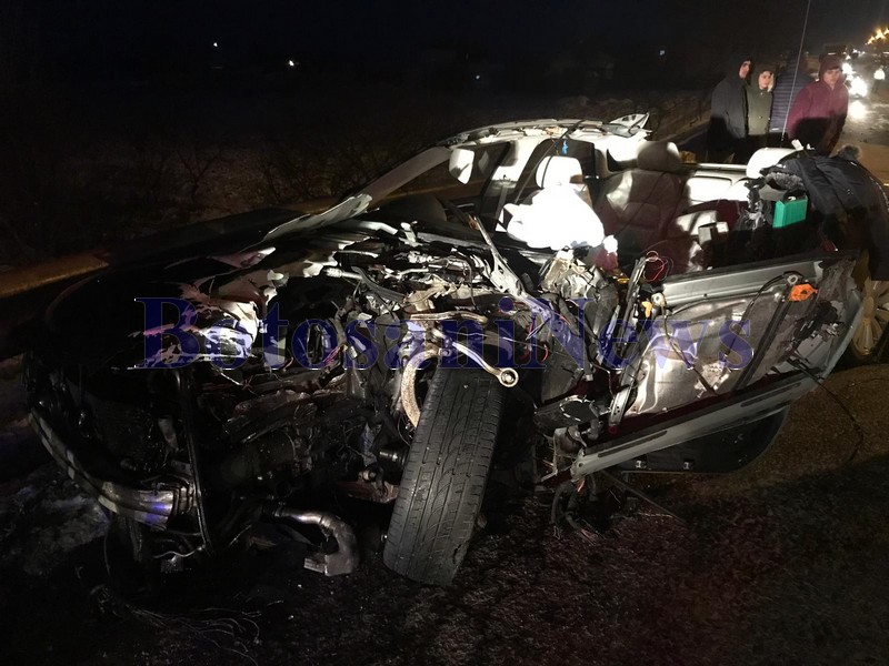 Accident înfiorător în județul Botoșani. Un tânăr, pasager într-o mașină, a murit nevinovat după ce șoferul a lovit o remorcă / FOTO&VIDEO