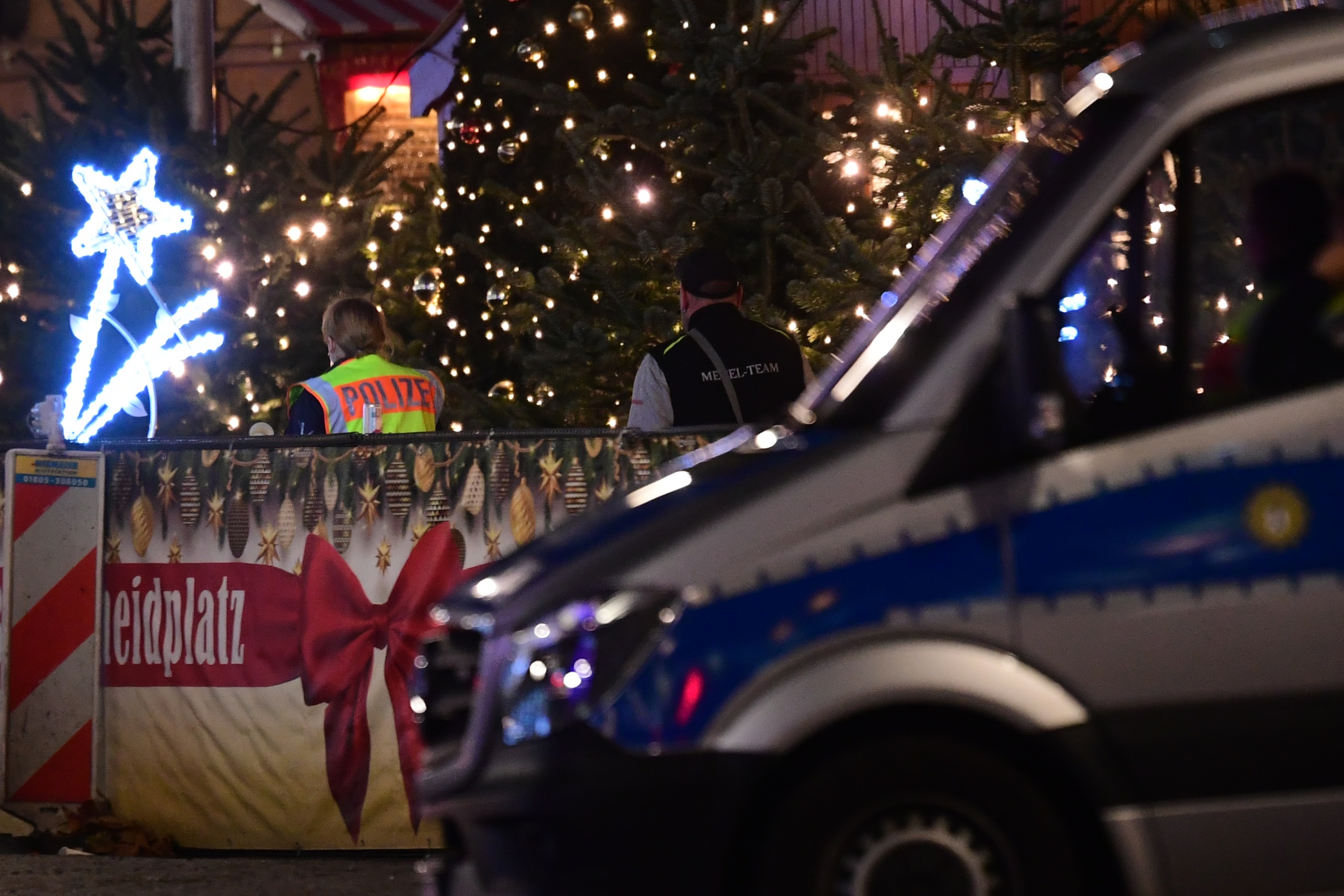 Târgul de Crăciun din Berlin, evacuat din cauza unui colet suspect. În urmă cu trei ani, în același loc mureau 12 oameni într-un atentat terorist