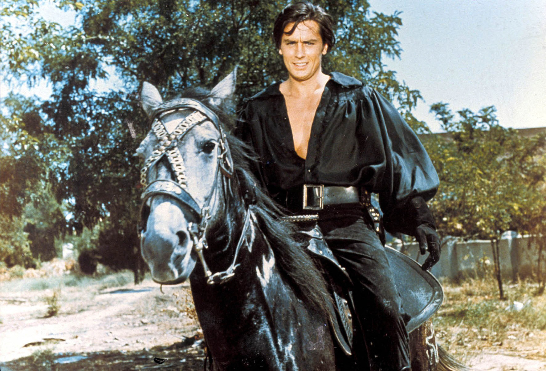Când și unde va fi înmormântat Alain Delon. Actorul a cerut să fie lângă câinii săi