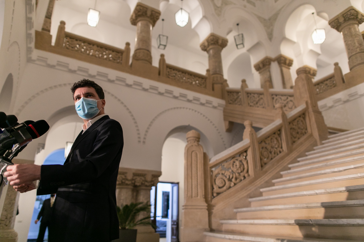 REPORTAJ | Prima zi cu Nicușor. “Nu ne-am luptat pentru jucării”. Primarul Bucureștiului a citat din Avram Iancu și s-a retras la discuții cu Ludovic Orban
