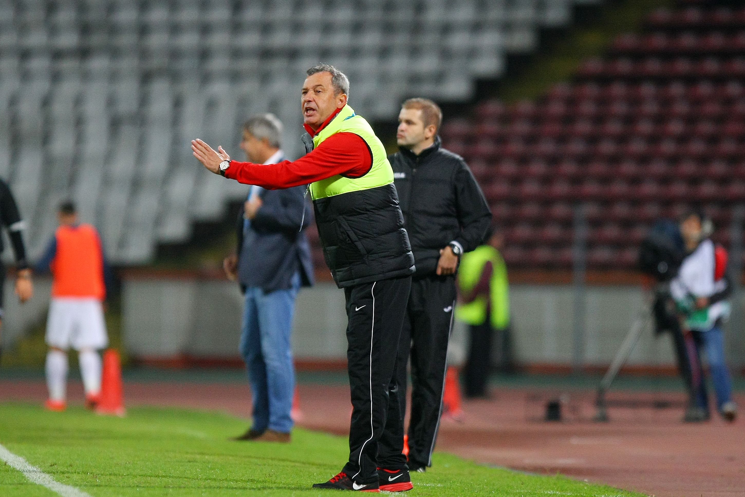 LIGA I LA FOTBAL, etapa a 14-a / Scandal după meciul Dinamo - ASA Tîrgu Mureș 2-1. ^Ardelenii protestează oficial printr-un comunicat în care reclamă un ”fault evident și lipsă de fair-play”! GALERIE FOTO