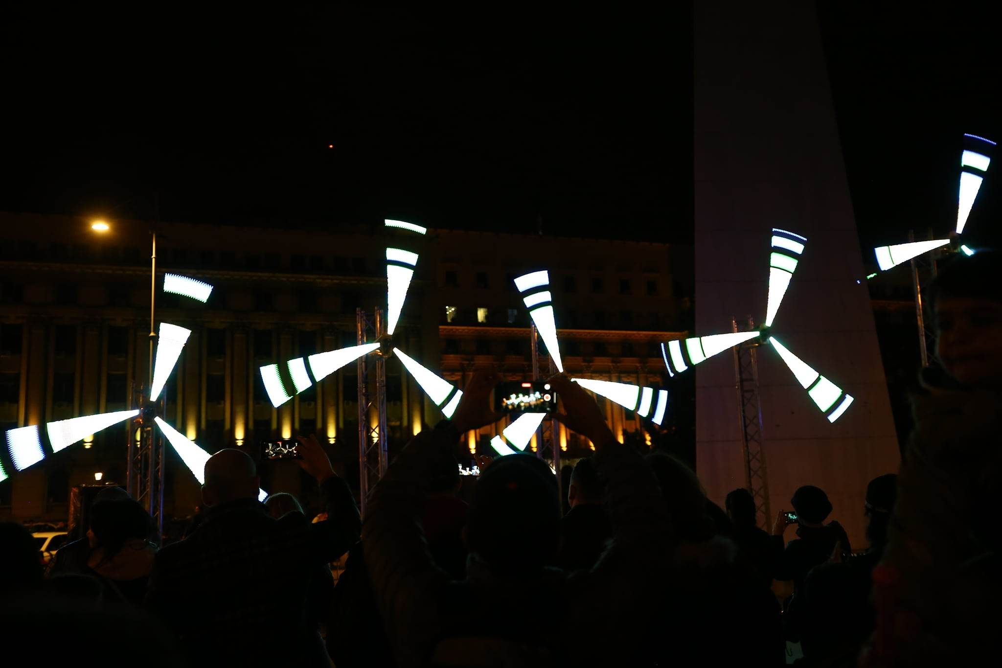 Spotlight 2023. Imagini spectaculoase surprinse pe Calea Victoriei de la festivalul luminilor