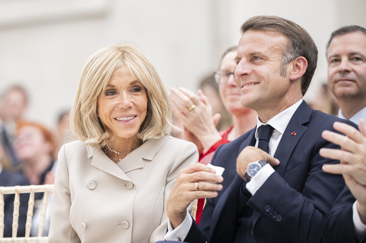 Brigitte Macron, filmată în timp ce a numit un grup de feministe „proaste nenorocite”. A fost somată să își ceară scuze