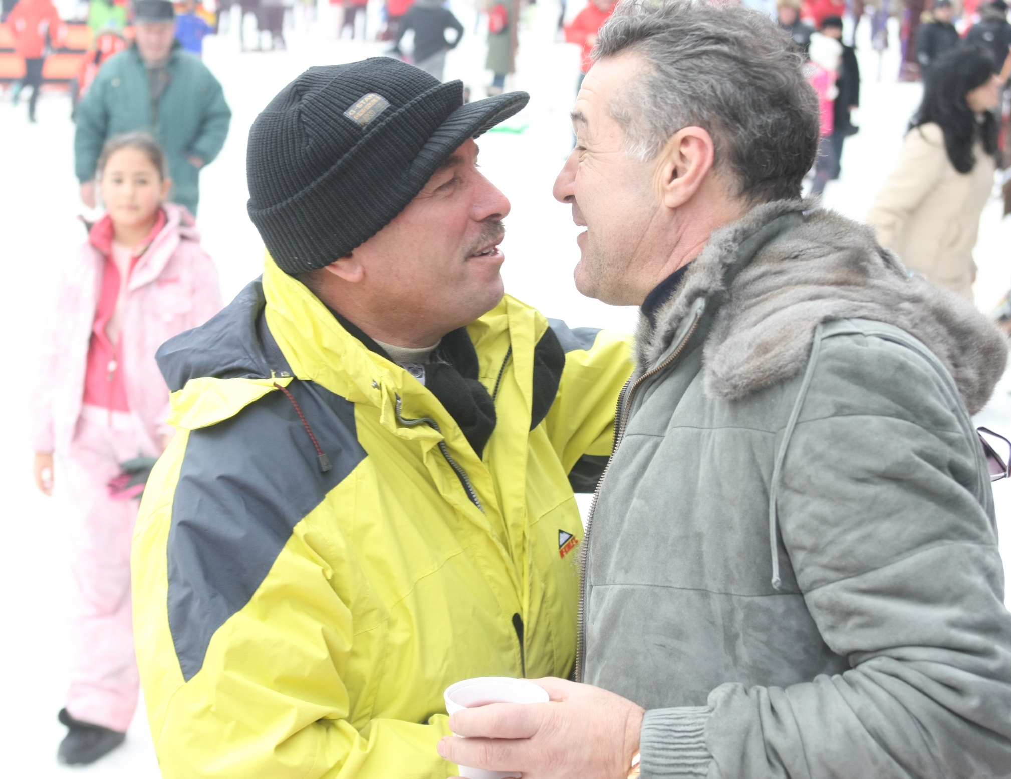 Steaua duce dorul unor fotbaliști adevărați, dar Gigi Becali dă banii pe petreceri private! Revelion de 10.000 de euro la munte! GALERIE FOTO