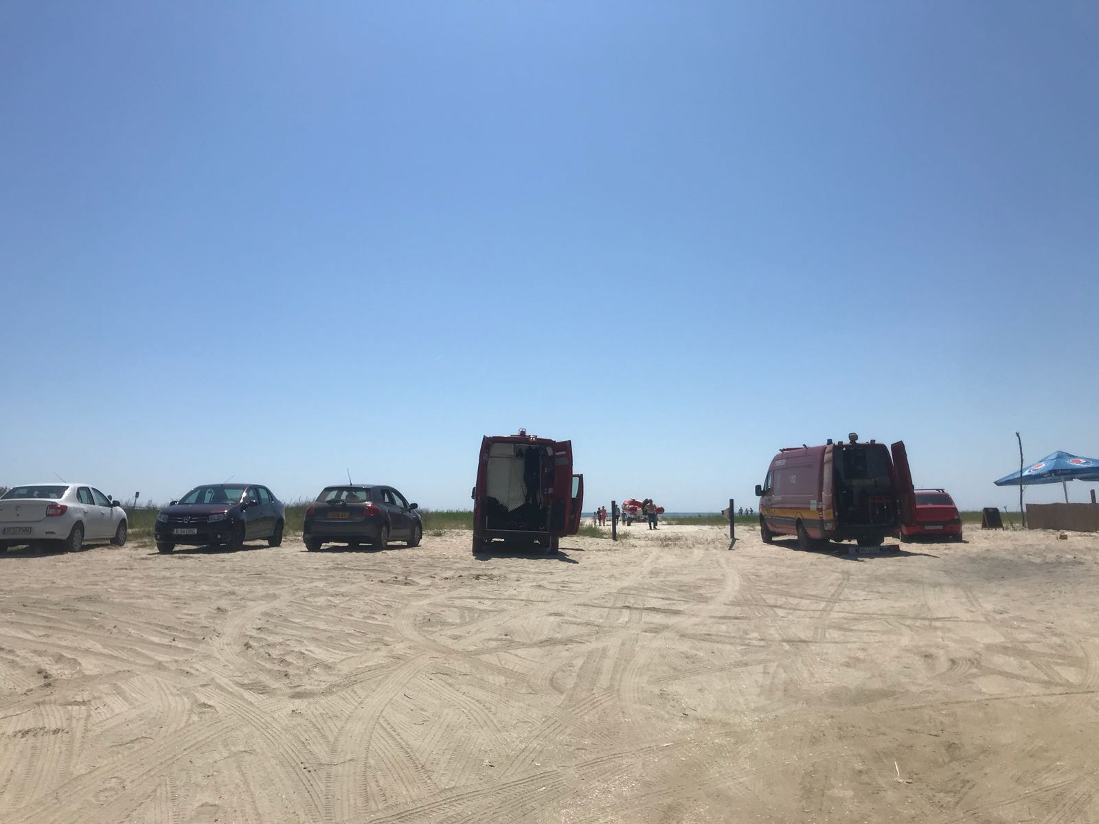 Douăzeci și cinci de scafandri îl caută de șase ore pe copilul dispărut în mare, la Corbu. Adolescentul fusese părăsit la naștere/ FOTO&VIDEO
