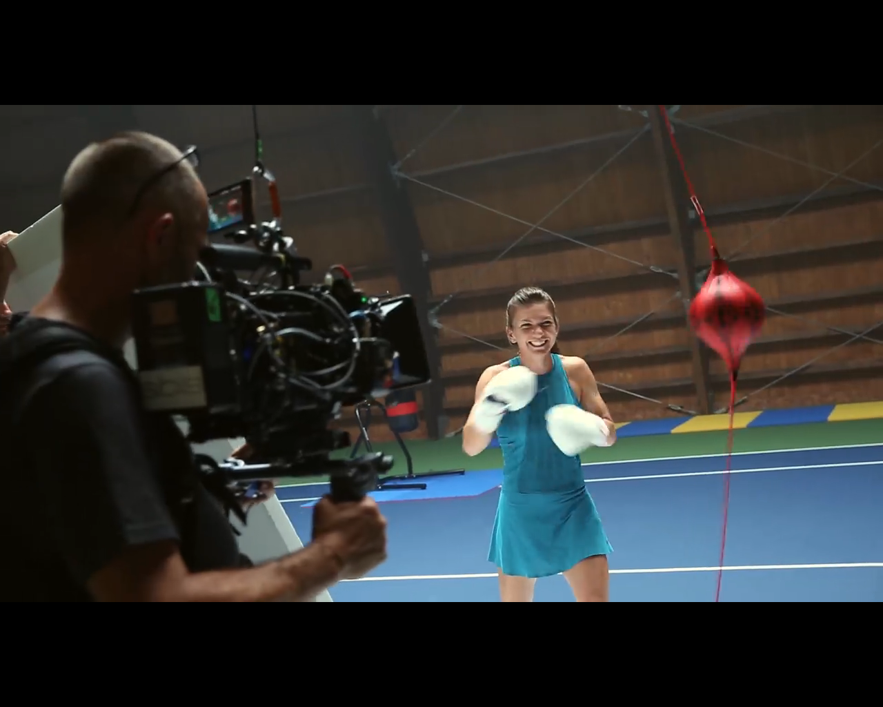 Simona Halep a jucat baschet, fotbal, rugby, a făcut chiar și box! Cum s-a descurcat cea mai bună jucătoare de tenis la alte discipline | VIDEO