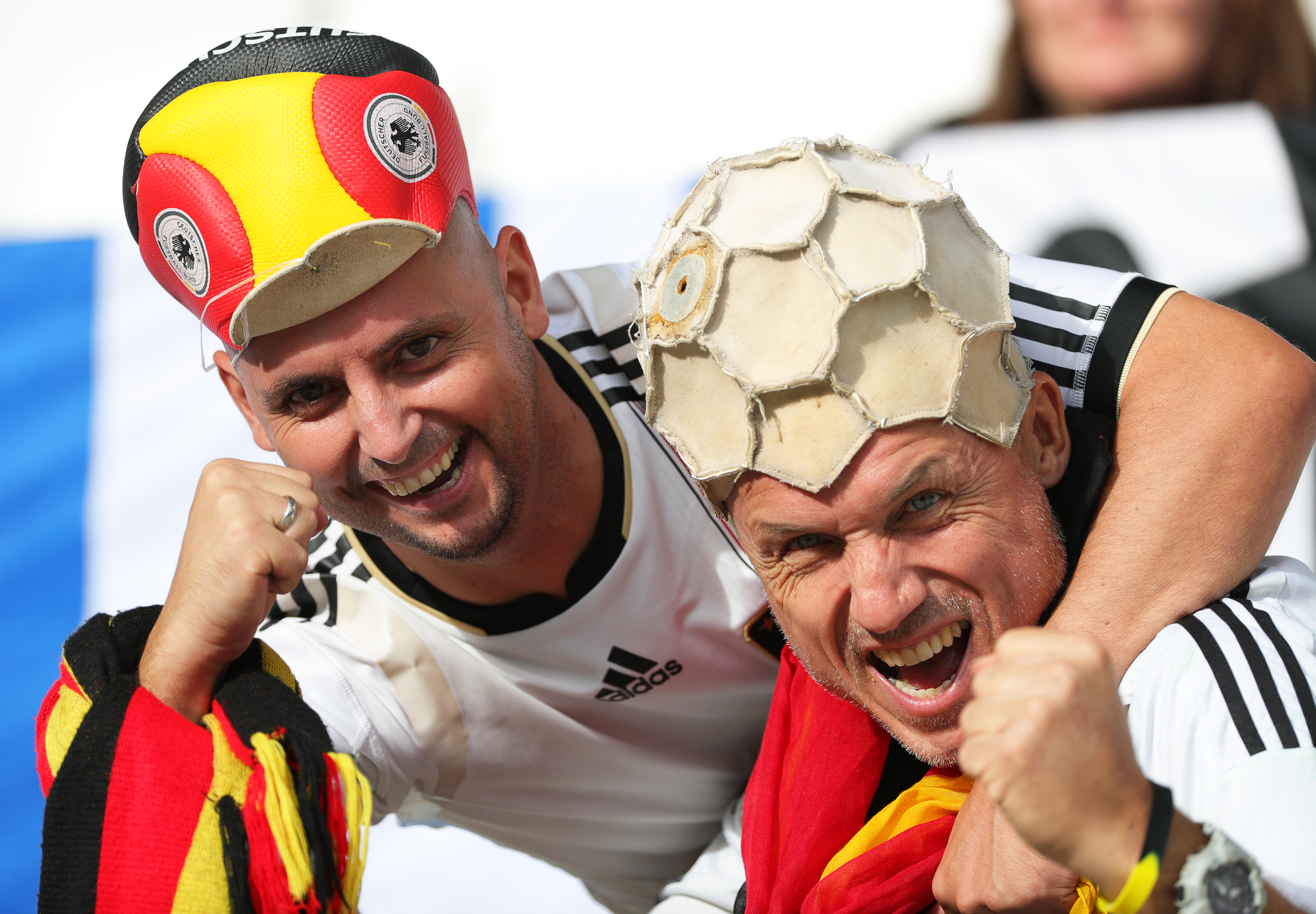 Euro 2016, sferturi. Spectacol în tribune la supermeciul Germania - Italia. Soțiile jucătorilor s-au amestecat printre fani / GALERIE FOTO