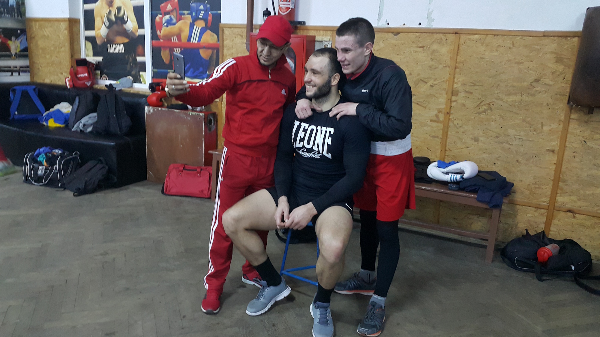 Mihai Nistor este idol pentru noua generație din box! S-a pregătit cu tinerii pugiliști la Brăila | FOTO