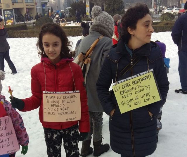 Peste 500 de mame au protestat la Brașov, alături de copii și bunici