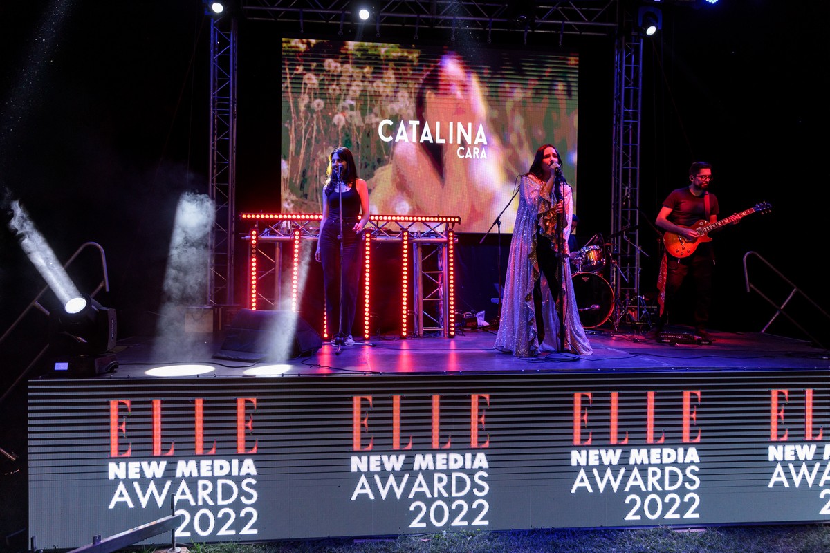 Intră în atmosfera ELLE New Media AWARDS 2022 și descoperă fotografiile surprinse în cadrul evenimentului