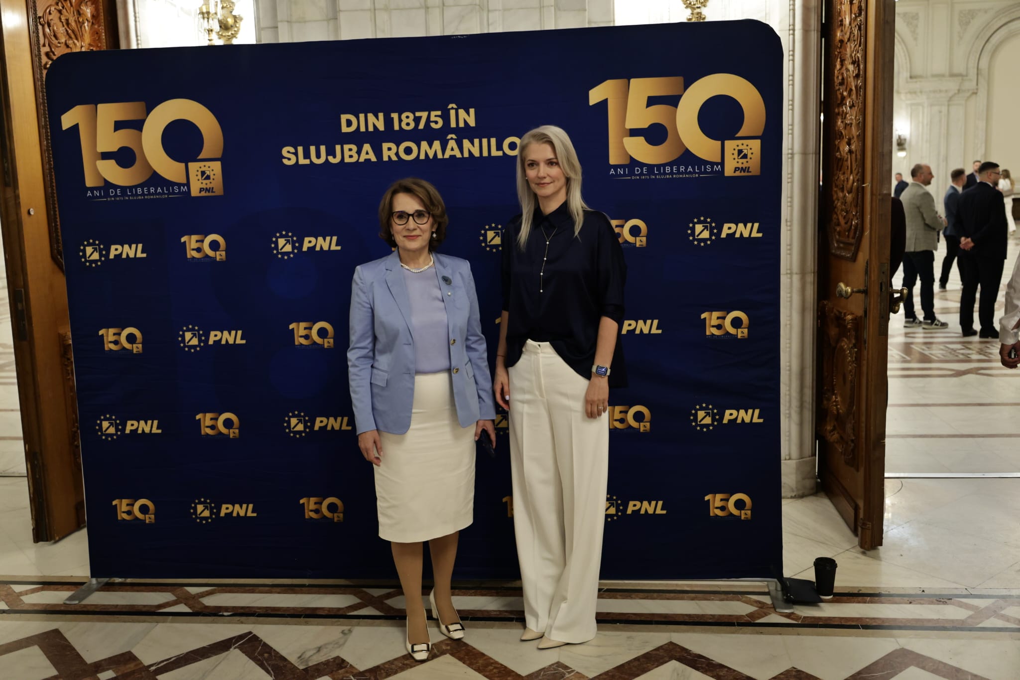 Congres PNL. Ce nu s-a văzut la TV: surprize, negocieri purtate până la votul final, atacuri interne și scepticism privind împărțirea funcțiilor