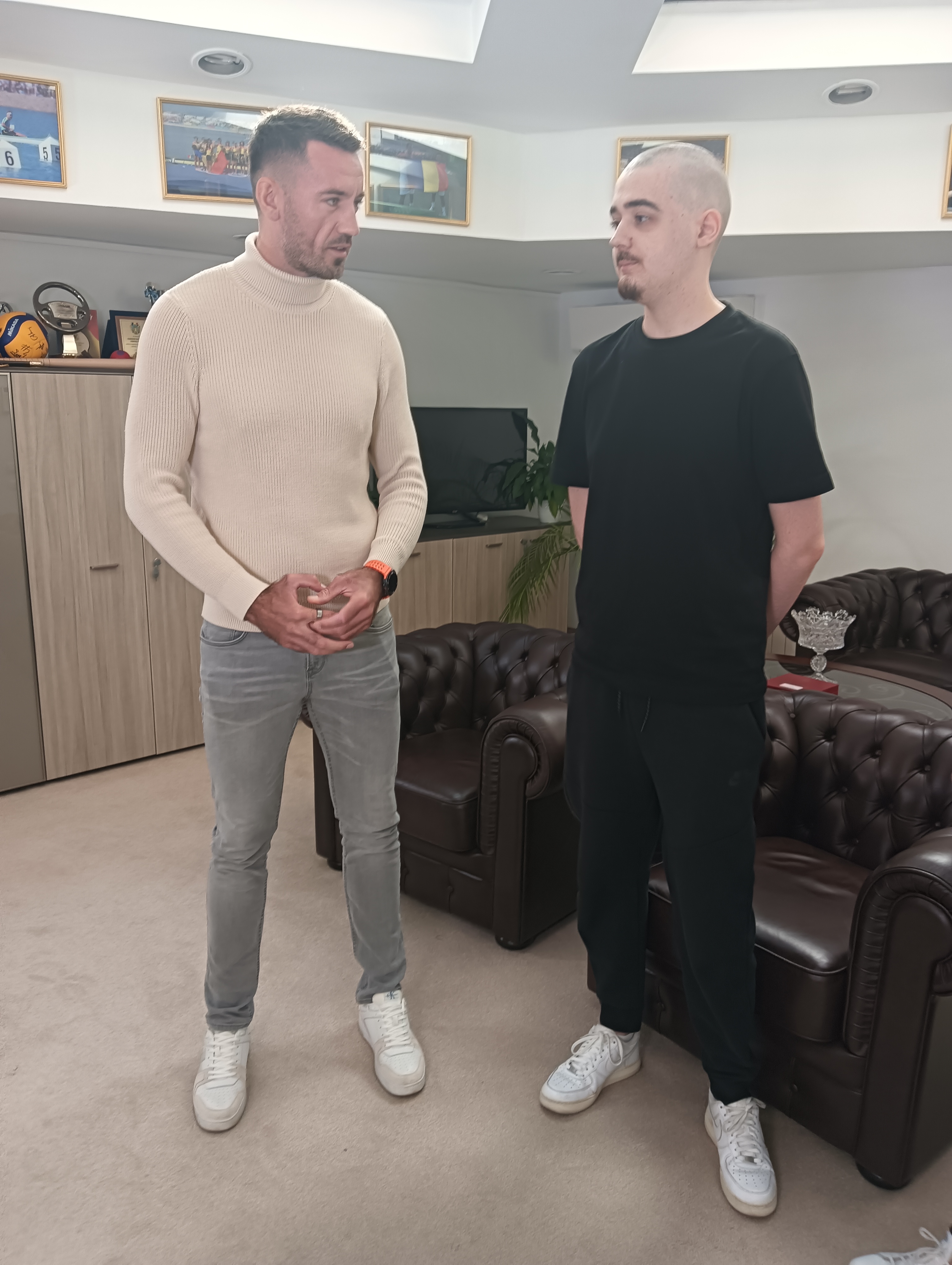 Alex, bolnav de cancer, e în Turcia pentru chimioterapie. Băiatul, fiul a doi foști canotori, are nevoie de 250.000 de euro pentru a face apoi imunoterapie cu un medicament care îi poate salva viața
