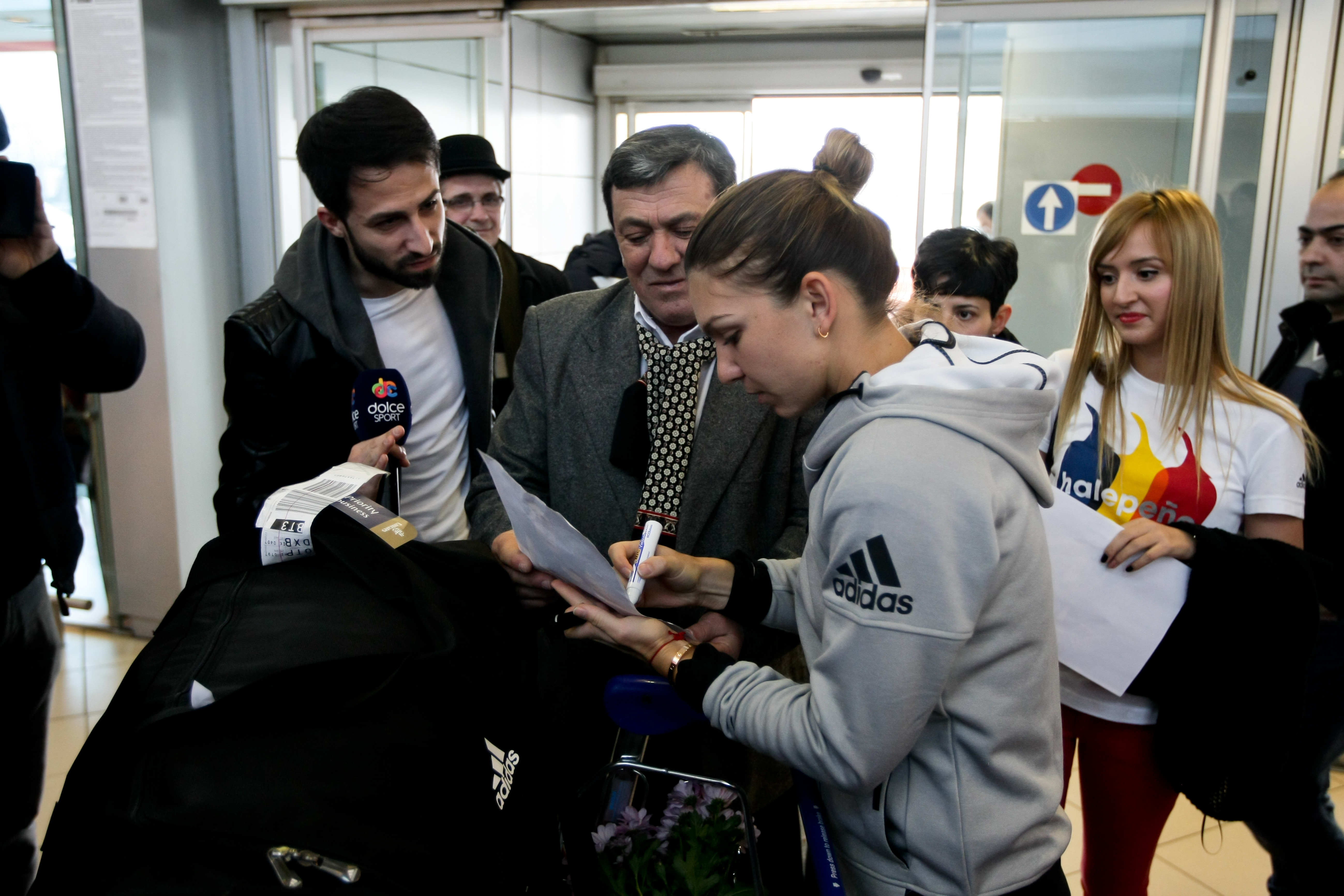 Simona Halep s-a întors acasă de la Australian Open / GALERIE FOTO