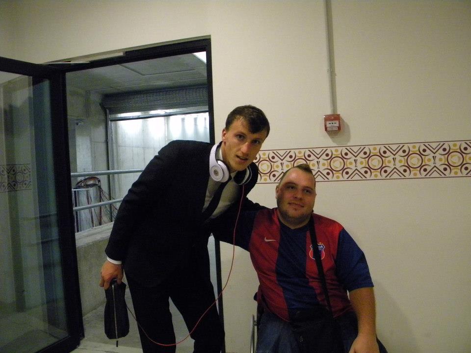 GALERIE FOTO / Minune de Sărbători în România! ^Steaua a ridicat din nou în picioare un fan cu membrele inferioare amputate