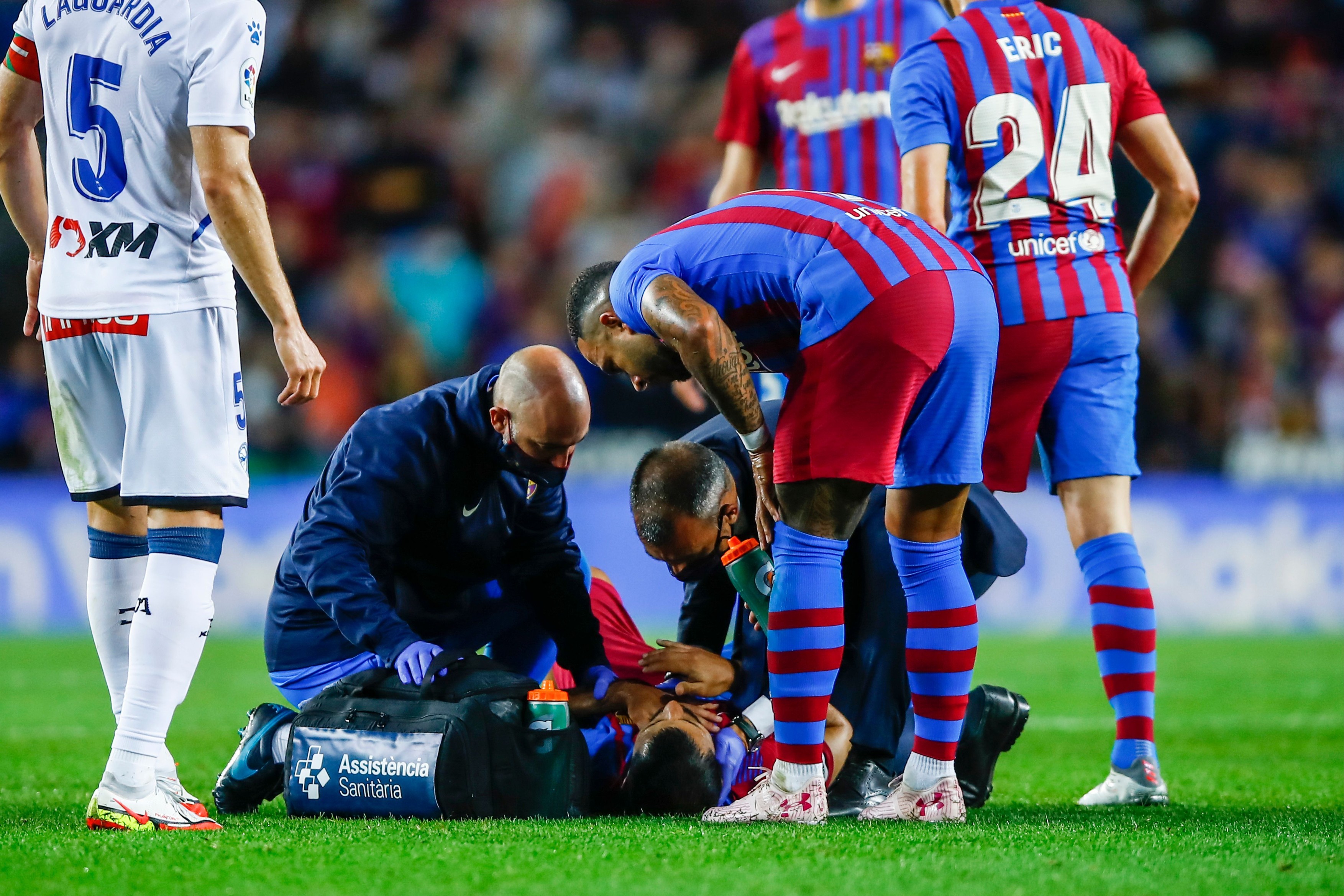 Fotbalistul Sergio Aguero, transportat la spital, după ce i s-a făcut rău pe teren. Ce spun medicii