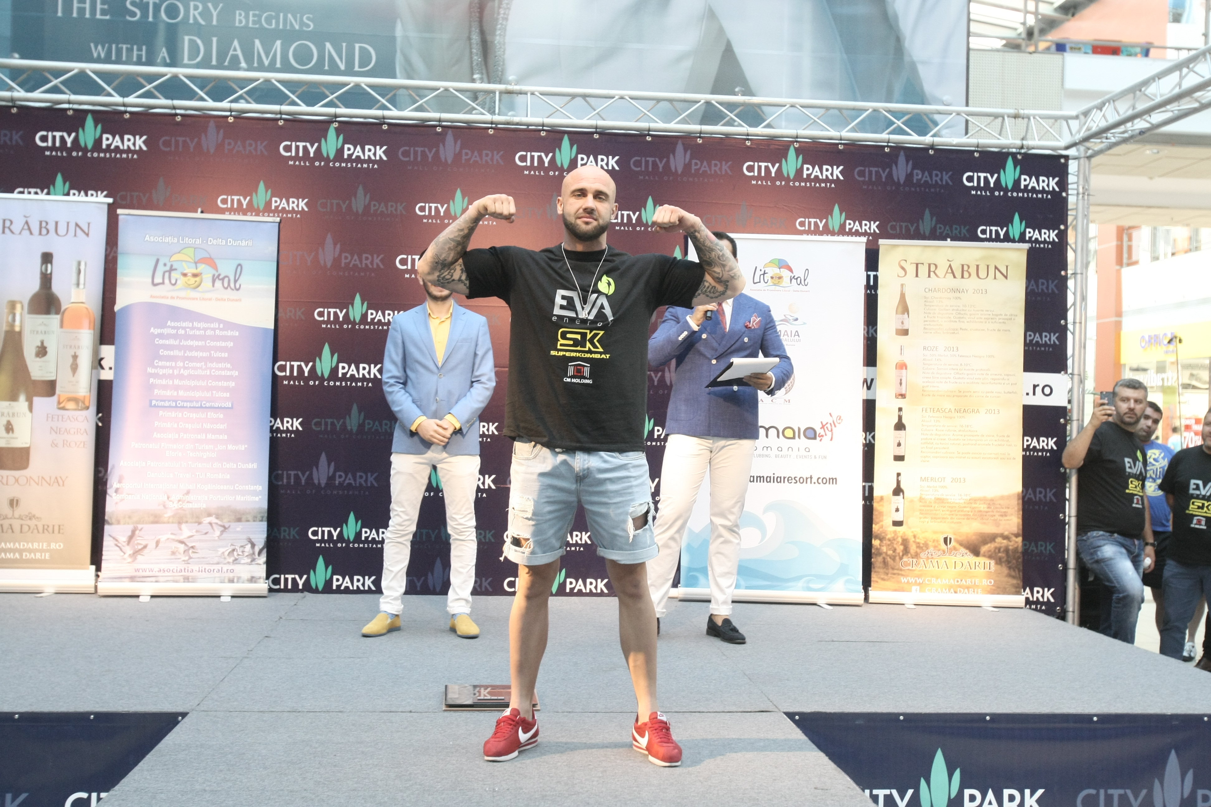Superkombat. Seară cu pumni și cu picioare, dar nu de domnișoare! Bacary Sagna a venit la show | REZULTATELE GALEI