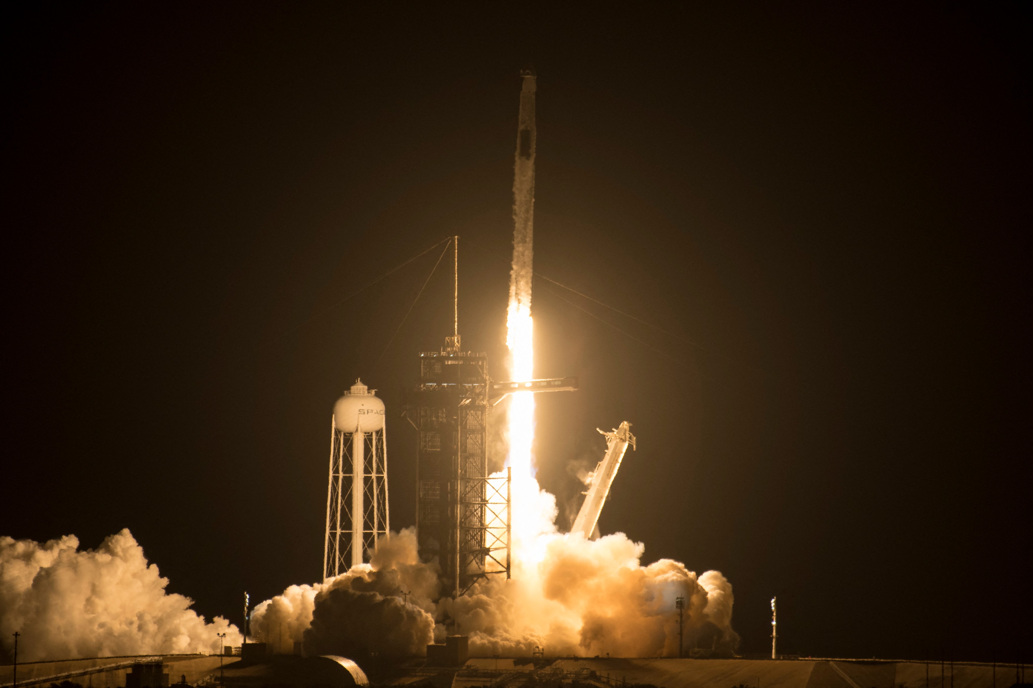 Capsula Crew Dragon Endeavour a companiei SpaceX a ajuns pe Stația Spațială Internațională