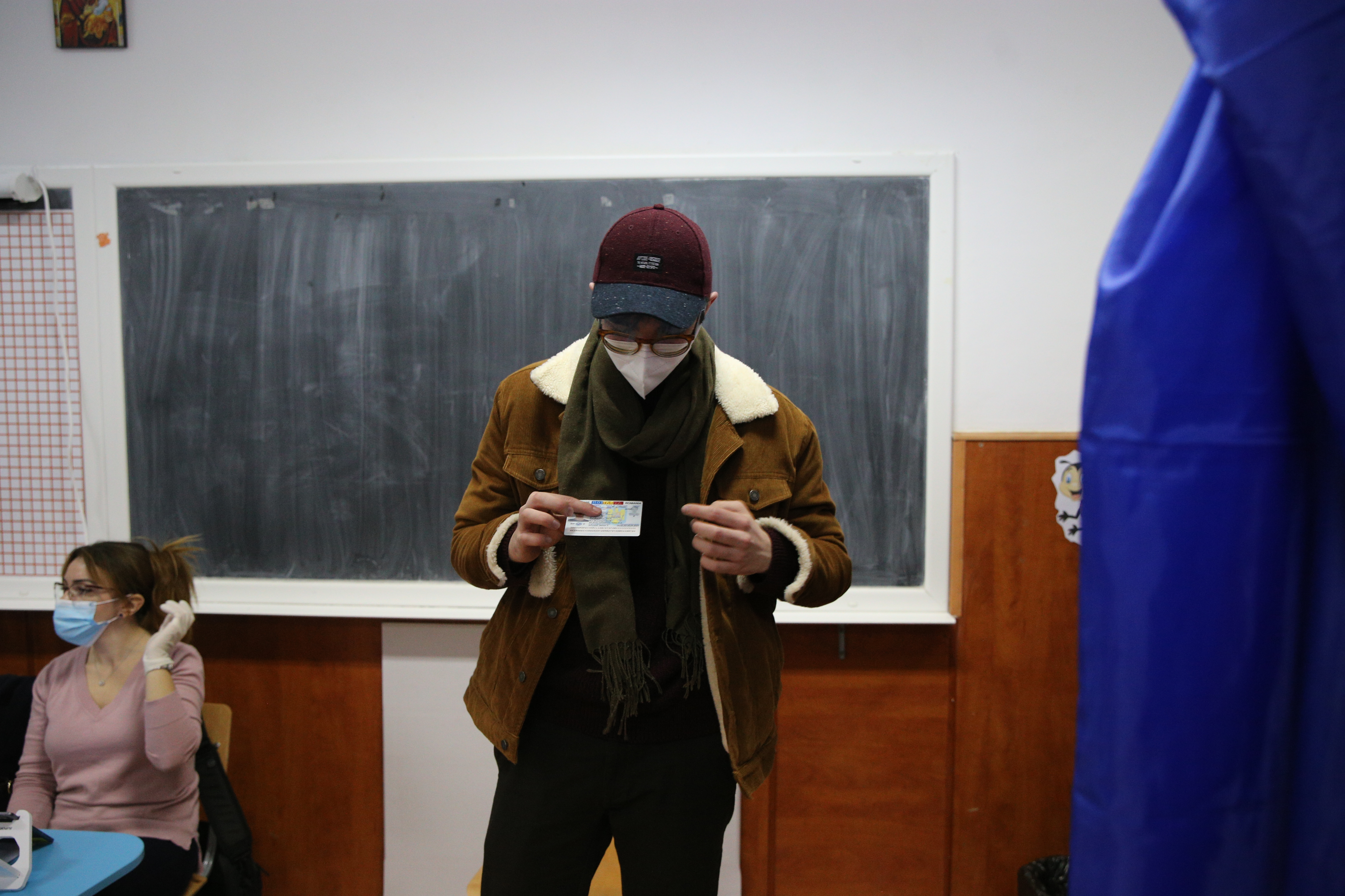 REPORTAJ: Lecția de implicare dată de doi observatori la vot la doar 18 și 19 ani. „Ceilalți trebuie să vadă exemple”