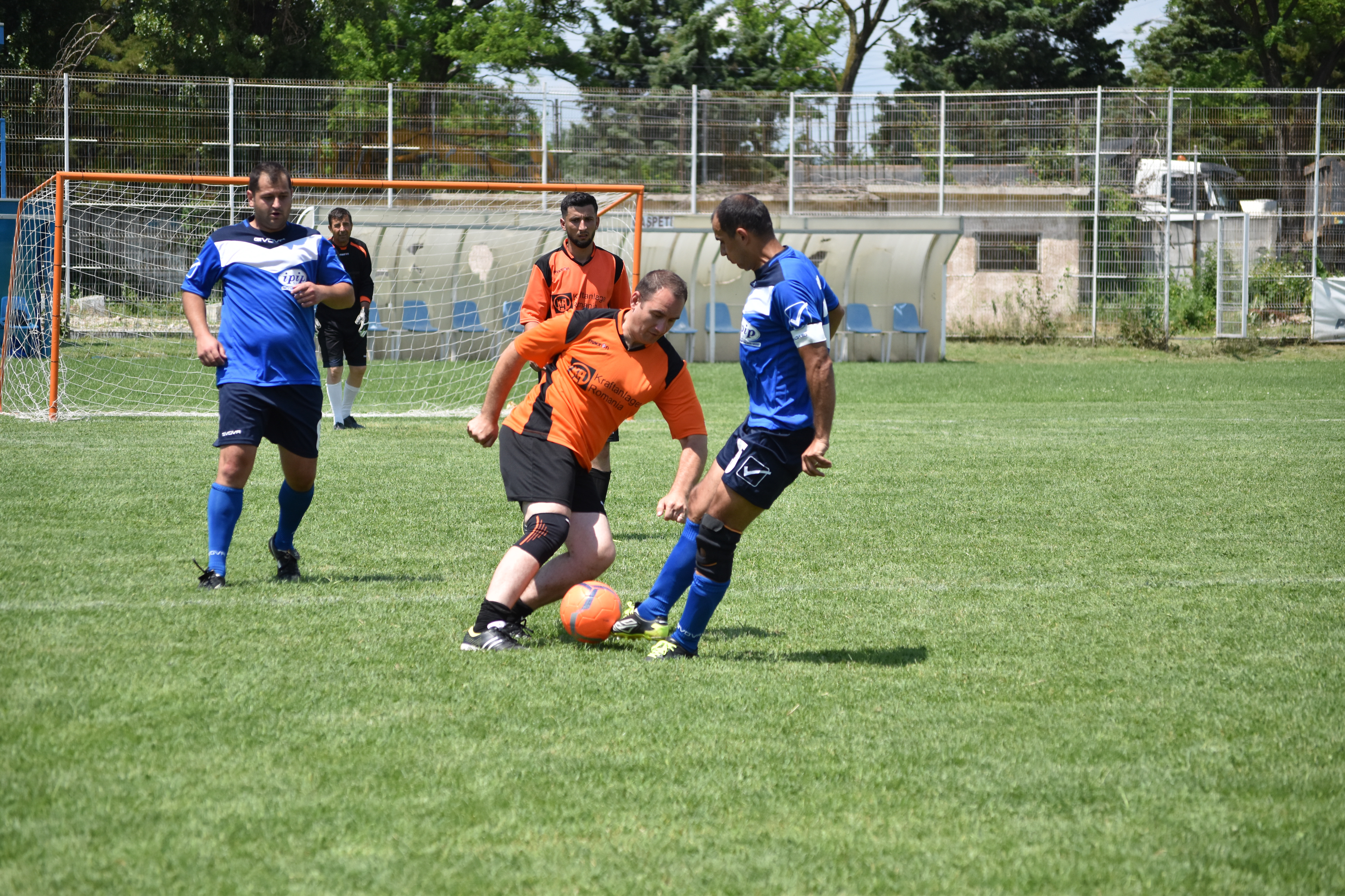 "Cupa Contractorilor" la minifotbal şi-a desemnat câştigătorii. Banii strânşi, donaţi copiilor cu probleme