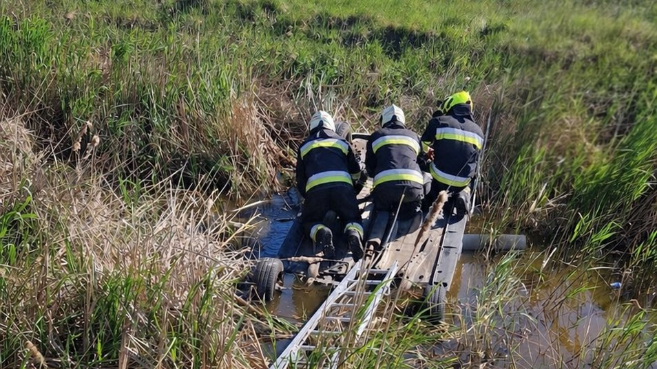 A csatornába zuhant 19 éves pécsi kosaras tragédiája: lehetetlen volt a szabadulás a koporsójává vált, vízzel elárasztott autójából