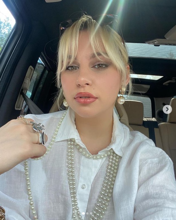 Teodora Buciu, care a câștigat „Vocea României” în 2016, s-a mutat în Londra. Are un nou nume de scenă și arată diferit